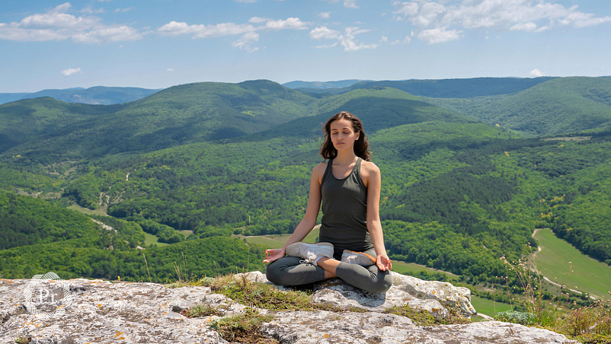 медитация в горах фото