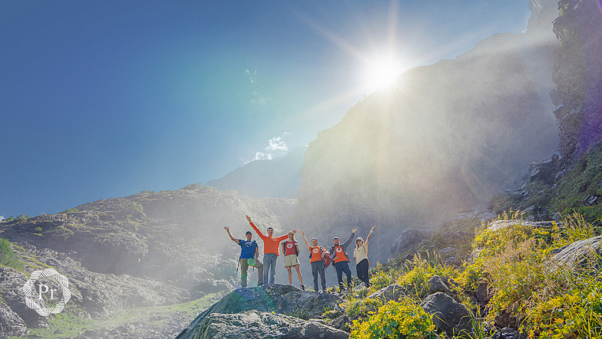 люди в горах фото