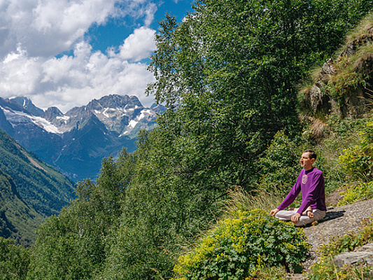 Капалабхати: пошаговая техника, польза и противопоказания