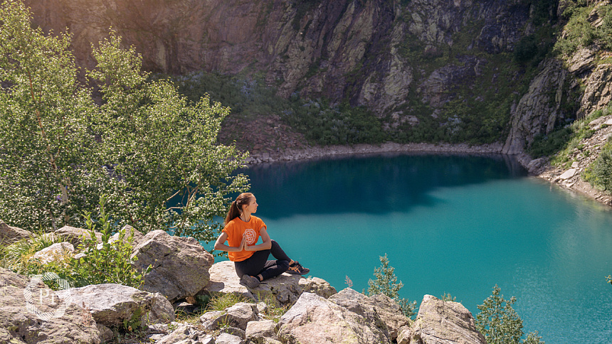 асаны на озере фото