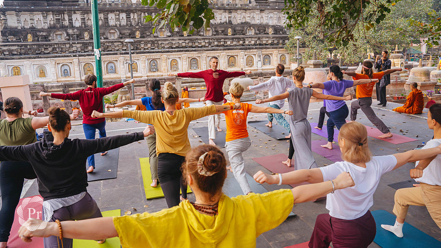 асаны на природе фото