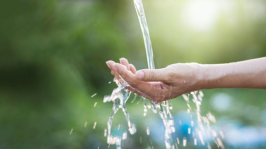 вода течет фото