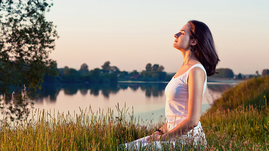 пранаяма у озера фото