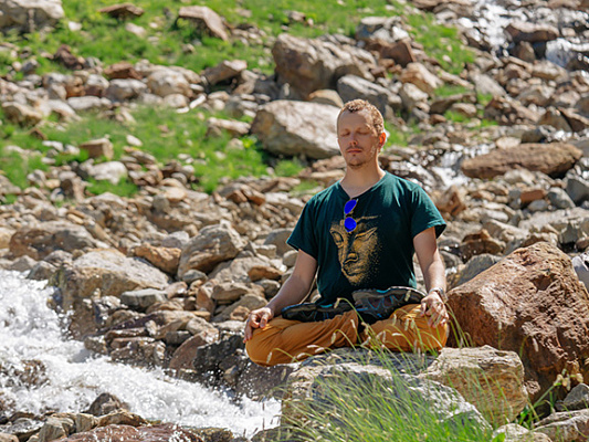 Брамари-пранаяма — техника дыхания для спокойствия и концентрации